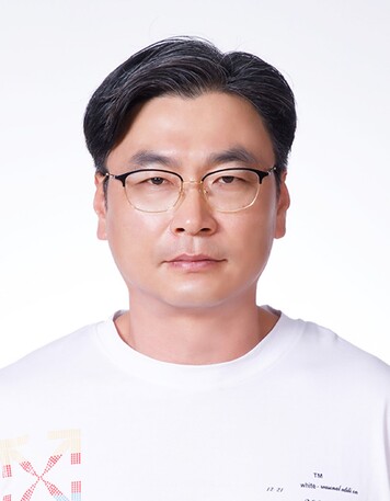 General Director Myung Geun Jeon